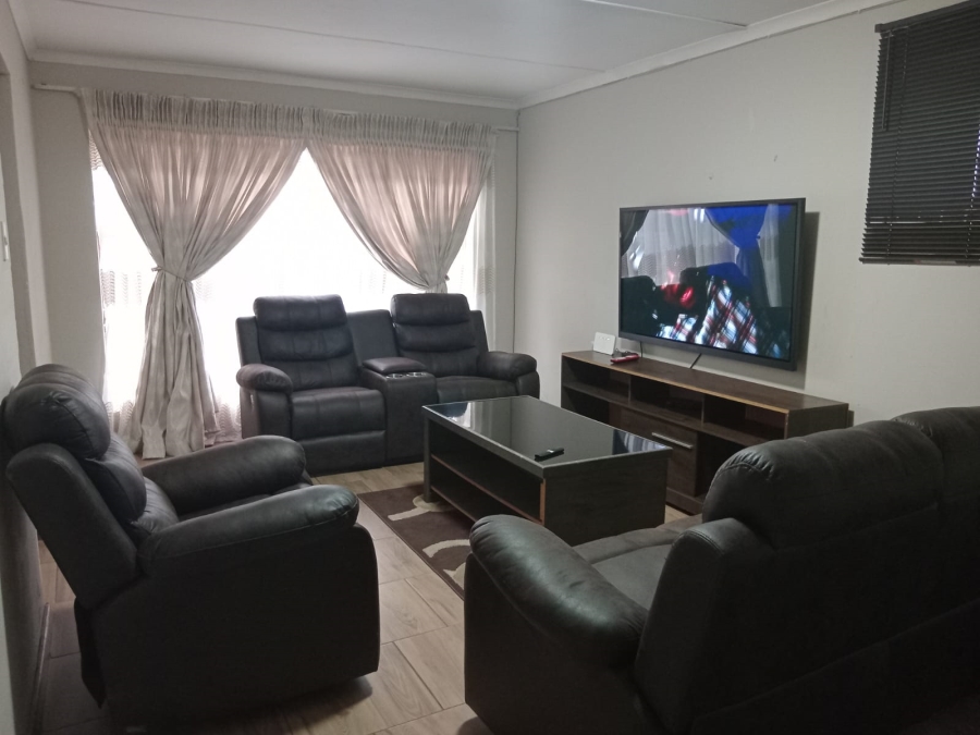 2 Bedroom Property for Sale in Kwa Nobuhle Eastern Cape